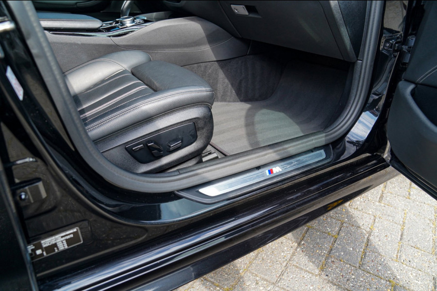BMW 5 Serie Touring 520i High Executive | M-Pakket | Harman/Kardon | Panorama | Camera | Head up Display | LED | Trekhaak |
