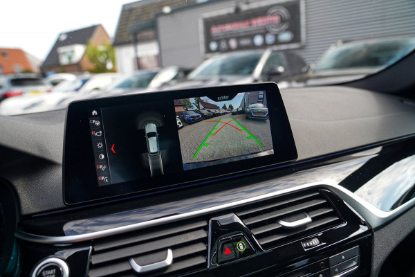 BMW 5 Serie Touring 520i High Executive | M-Pakket | Harman/Kardon | Panorama | Camera | Head up Display | LED | Trekhaak |