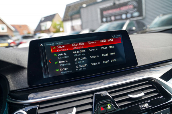 BMW 5 Serie Touring 520i High Executive | M-Pakket | Harman/Kardon | Panorama | Camera | Head up Display | LED | Trekhaak |