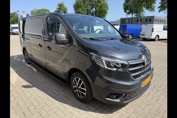 Renault Trafic 2.0 dCi 130pk T29 L2H1 DC 5 persoons Comfort / vaste prijs rijklaar € 19.950 ex btw / lease vanaf € 336 / donker grijs metallic / airco / cruise / trekhaak / euro 6 / bpm vrij !