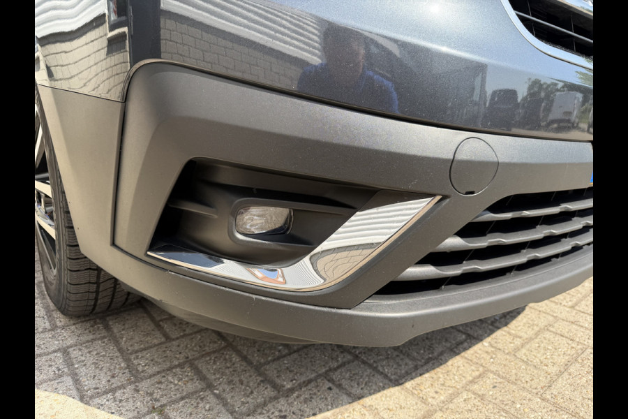 Renault Trafic 2.0 dCi 130pk T29 L2H1 DC 5 persoons Comfort / vaste prijs rijklaar € 19.950 ex btw / lease vanaf € 336 / donker grijs metallic / airco / cruise / trekhaak / euro 6 / bpm vrij !