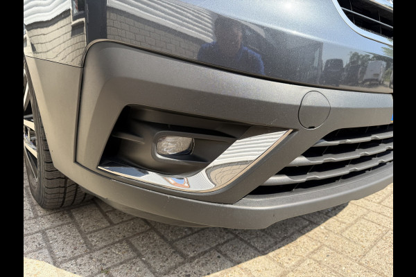 Renault Trafic 2.0 dCi 130pk T29 L2H1 DC 5 persoons Comfort / vaste prijs rijklaar € 19.950 ex btw / lease vanaf € 336 / donker grijs metallic / airco / cruise / trekhaak / euro 6 / bpm vrij !