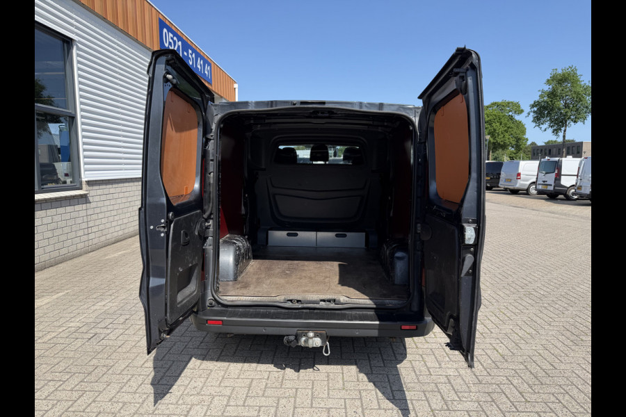 Renault Trafic 2.0 dCi 130pk T29 L2H1 DC 5 persoons Comfort / vaste prijs rijklaar € 19.950 ex btw / lease vanaf € 336 / donker grijs metallic / airco / cruise / trekhaak / euro 6 / bpm vrij !