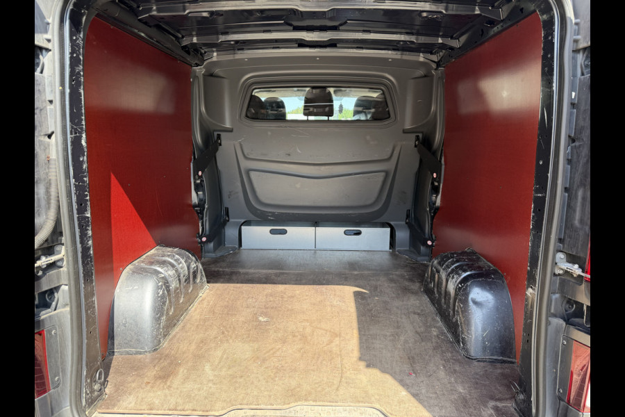 Renault Trafic 2.0 dCi 130pk T29 L2H1 DC 5 persoons Comfort / vaste prijs rijklaar € 19.950 ex btw / lease vanaf € 336 / donker grijs metallic / airco / cruise / trekhaak / euro 6 / bpm vrij !