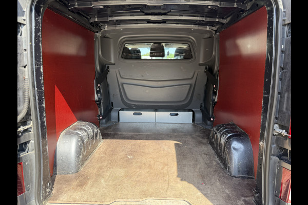 Renault Trafic 2.0 dCi 130pk T29 L2H1 DC 5 persoons Comfort / vaste prijs rijklaar € 19.950 ex btw / lease vanaf € 336 / donker grijs metallic / airco / cruise / trekhaak / euro 6 / bpm vrij !