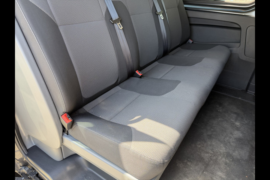 Renault Trafic 2.0 dCi 130pk T29 L2H1 DC 5 persoons Comfort / vaste prijs rijklaar € 19.950 ex btw / lease vanaf € 336 / donker grijs metallic / airco / cruise / trekhaak / euro 6 / bpm vrij !