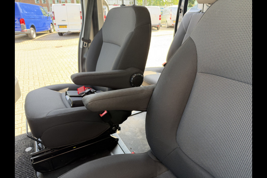 Renault Trafic 2.0 dCi 130pk T29 L2H1 DC 5 persoons Comfort / vaste prijs rijklaar € 19.950 ex btw / lease vanaf € 336 / donker grijs metallic / airco / cruise / trekhaak / euro 6 / bpm vrij !