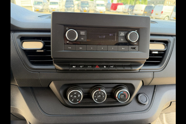 Renault Trafic 2.0 dCi 130pk T29 L2H1 DC 5 persoons Comfort / vaste prijs rijklaar € 19.950 ex btw / lease vanaf € 336 / donker grijs metallic / airco / cruise / trekhaak / euro 6 / bpm vrij !