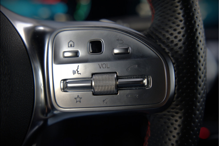 Mercedes-Benz CLA-Klasse Shooting Brake 250 e Business Solution AMG Limited | Stoelverwarming | Parkeersensoren | Navigatie | Cruise Control | Keyless | Ambiance Verlichting | Climate Control