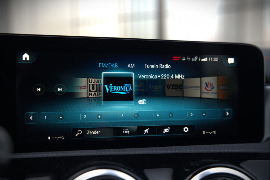Mercedes-Benz CLA-Klasse Shooting Brake 250 e Business Solution AMG Limited | Stoelverwarming | Parkeersensoren | Navigatie | Cruise Control | Keyless | Ambiance Verlichting | Climate Control