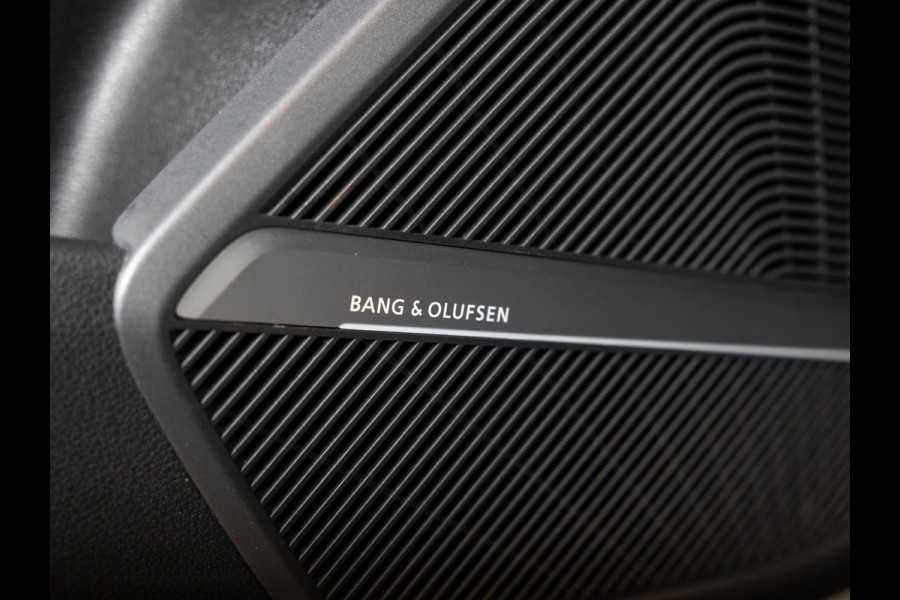 Audi Q5 55 TFSI e quattro 2x S-Line / 367pk / Trekhaak / B&O / Rondomzicht camera / Dodehoek herkenning /