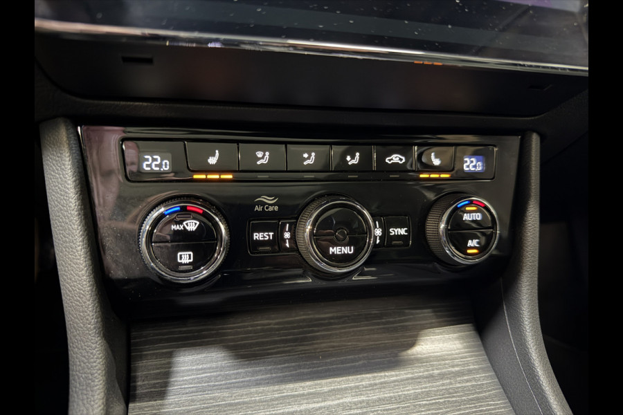 Škoda Superb Combi 1.5 TSI ACT Business Edition Plus | Panoramadak | Leder | Trekhaak | Carplay | Sfeerverlichting | Full LED