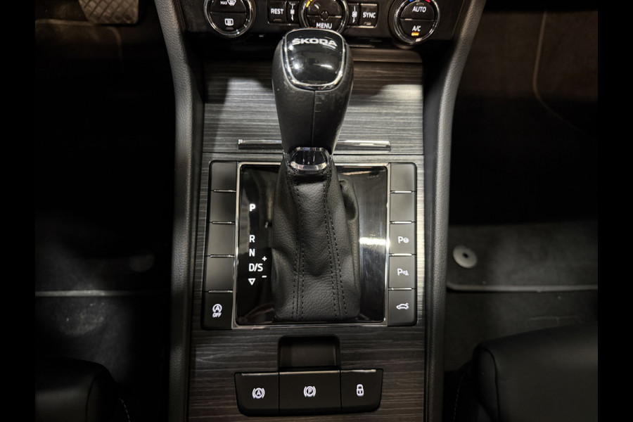 Škoda Superb Combi 1.5 TSI ACT Business Edition Plus | Panoramadak | Leder | Trekhaak | Carplay | Sfeerverlichting | Full LED