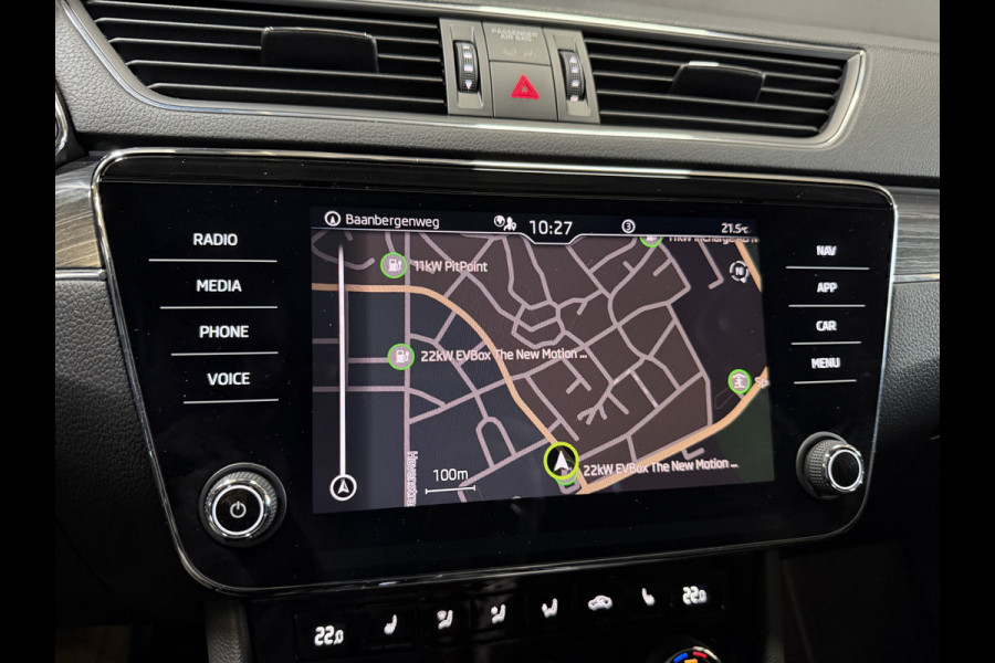 Škoda Superb Combi 1.5 TSI ACT Business Edition Plus | Panoramadak | Leder | Trekhaak | Carplay | Sfeerverlichting | Full LED