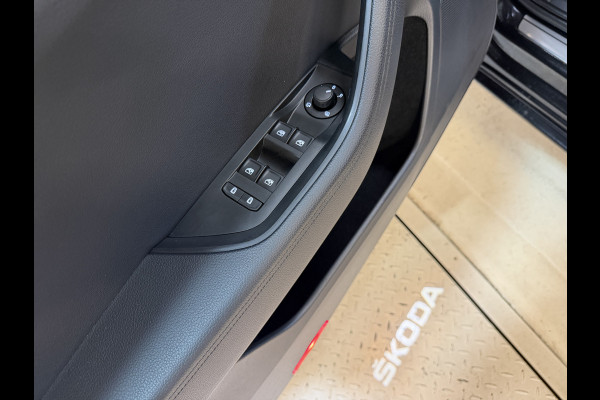 Škoda Superb Combi 1.5 TSI ACT Business Edition Plus | Panoramadak | Leder | Trekhaak | Carplay | Sfeerverlichting | Full LED
