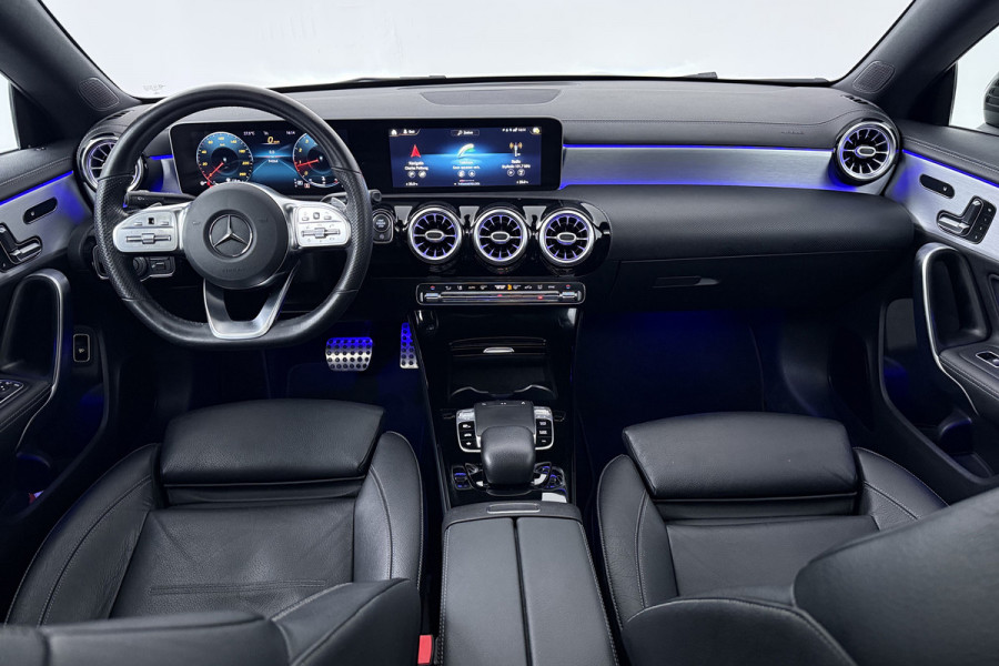 Mercedes-Benz CLA-Klasse 200 Premium Plus (SFEERVERLICHTING, PANORAMADAK, ELEKT. VERST. STOELEN, GOED ONDERHOUDEN, CAMERA)