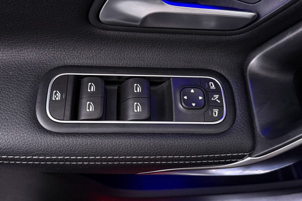 Mercedes-Benz CLA-Klasse 200 Premium Plus (SFEERVERLICHTING, PANORAMADAK, ELEKT. VERST. STOELEN, GOED ONDERHOUDEN, CAMERA)