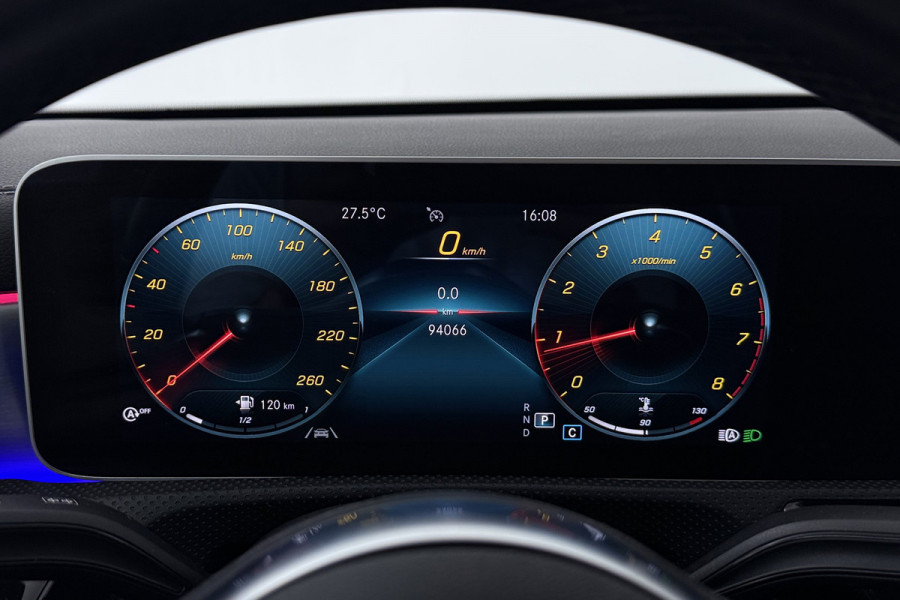 Mercedes-Benz CLA-Klasse 200 Premium Plus (SFEERVERLICHTING, PANORAMADAK, ELEKT. VERST. STOELEN, GOED ONDERHOUDEN, CAMERA)