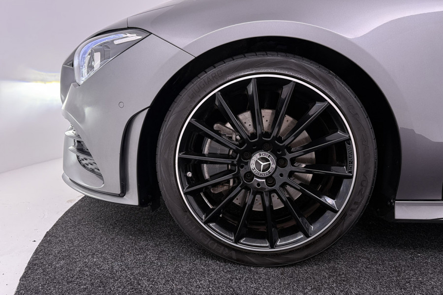 Mercedes-Benz CLA-Klasse 200 Premium Plus (SFEERVERLICHTING, PANORAMADAK, ELEKT. VERST. STOELEN, GOED ONDERHOUDEN, CAMERA)