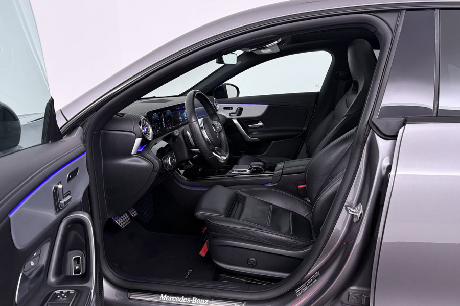 Mercedes-Benz CLA-Klasse 200 Premium Plus (SFEERVERLICHTING, PANORAMADAK, ELEKT. VERST. STOELEN, GOED ONDERHOUDEN, CAMERA)