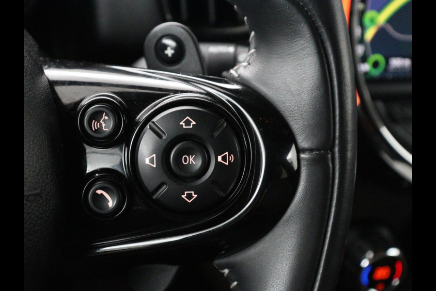 MINI Countryman 2.0 Cooper S ALL4 Chili | Panoramadak | Leder | Stoelverwarming | Adaptive cruise | Head-Up | Carplay | Keyless | Navigatie | Sportstoelen | Climate control | Bluetooth