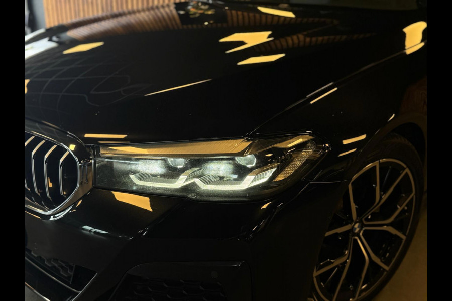 BMW 5 Serie Touring 520d Business Edition Plus / Camera / Stuurverwarming / Sfeerverlichting / Carplay / DAB / Leder
