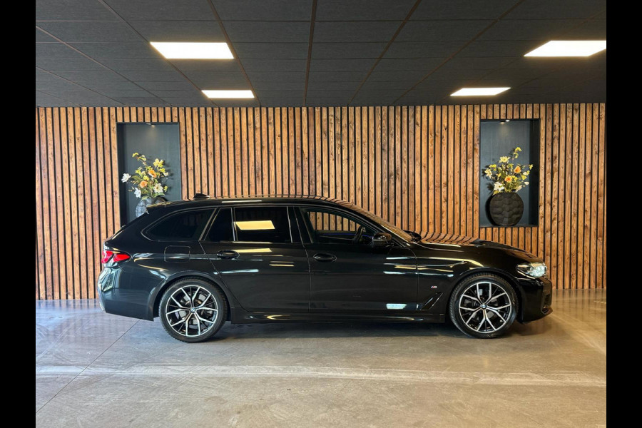 BMW 5 Serie Touring 520d Business Edition Plus / Camera / Stuurverwarming / Sfeerverlichting / Carplay / DAB / Leder