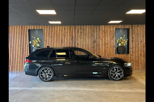 BMW 5 Serie Touring 520d Business Edition Plus / Camera / Stuurverwarming / Sfeerverlichting / Carplay / DAB / Leder