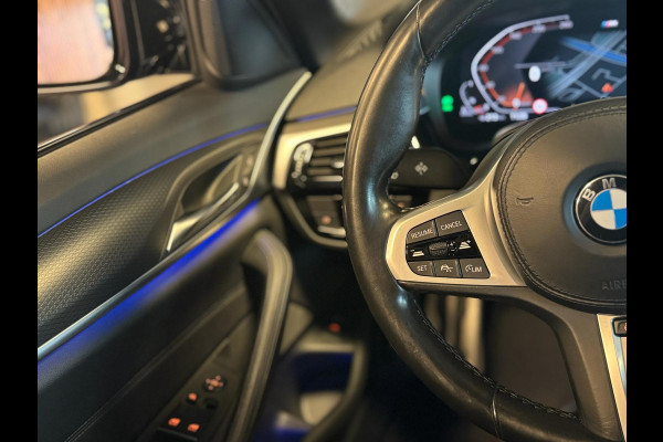 BMW 5 Serie Touring 520d Business Edition Plus / Camera / Stuurverwarming / Sfeerverlichting / Carplay / DAB / Leder