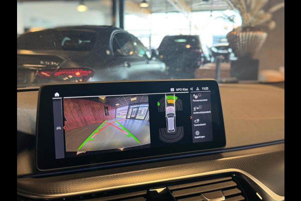 BMW 5 Serie Touring 520d Business Edition Plus / Camera / Stuurverwarming / Sfeerverlichting / Carplay / DAB / Leder