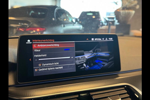BMW 5 Serie Touring 520d Business Edition Plus / Camera / Stuurverwarming / Sfeerverlichting / Carplay / DAB / Leder