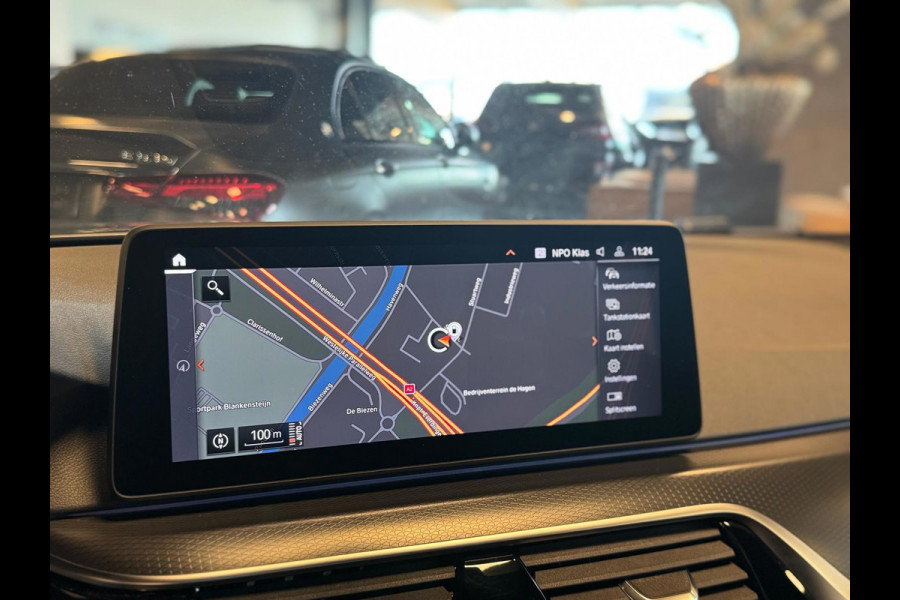 BMW 5 Serie Touring 520d Business Edition Plus / Camera / Stuurverwarming / Sfeerverlichting / Carplay / DAB / Leder