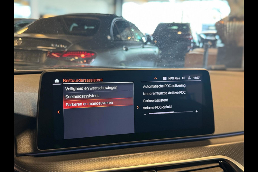 BMW 5 Serie Touring 520d Business Edition Plus / Camera / Stuurverwarming / Sfeerverlichting / Carplay / DAB / Leder