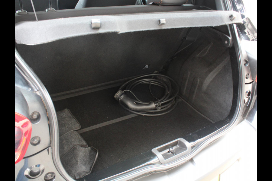 Dacia Spring Comfort Plus 27 kWh | APPLE CARPLAY / ANDROID AUTO | 12 MAANDEN BOVAG GARANTIE | ACHTERUITTIJCAMERA |
