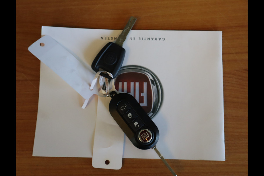 Fiat 500 1.0 Hybrid Dolcevita Finale Navi / Pano / Carplay / Elekramen UNIEKE KILOMETERSTAND