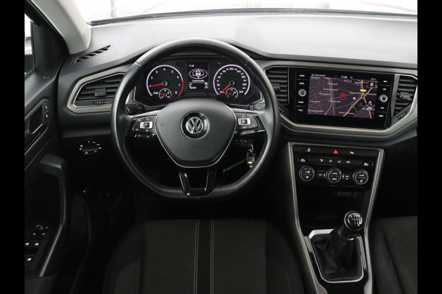 Volkswagen T-Roc 1.5 TSI Style | Trekhaak | Carplay | Adaptive cruise | Navigatie | Climate control | Parkeerhulp | Bluetooth