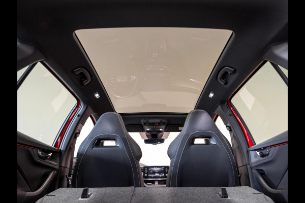 Škoda Kamiq 1.5 TSI ACT Monte Carlo / 150pk / Panorama dak / Achteruitrij camera / Stoel en stuur verwarming /