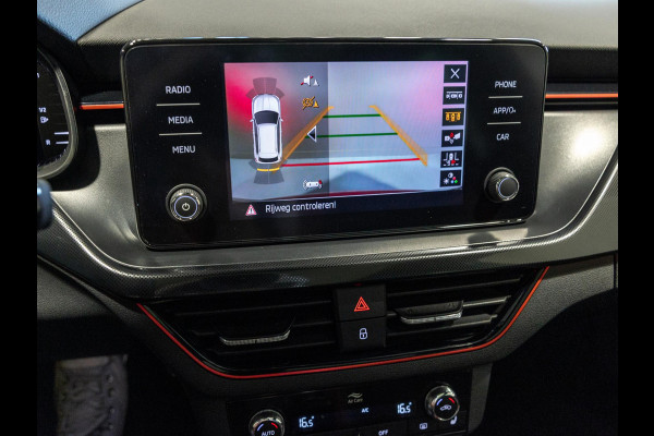 Škoda Kamiq 1.5 TSI ACT Monte Carlo / 150pk / Panorama dak / Achteruitrij camera / Stoel en stuur verwarming /