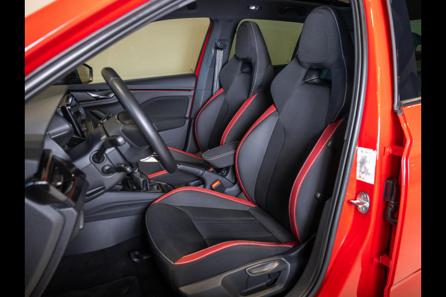 Škoda Kamiq 1.5 TSI ACT Monte Carlo / 150pk / Panorama dak / Achteruitrij camera / Stoel en stuur verwarming /