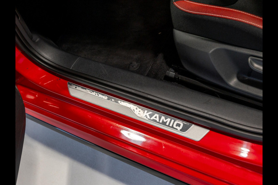 Škoda Kamiq 1.5 TSI ACT Monte Carlo / 150pk / Panorama dak / Achteruitrij camera / Stoel en stuur verwarming /