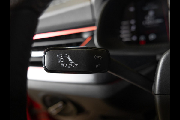 Škoda Kamiq 1.5 TSI ACT Monte Carlo / 150pk / Panorama dak / Achteruitrij camera / Stoel en stuur verwarming /