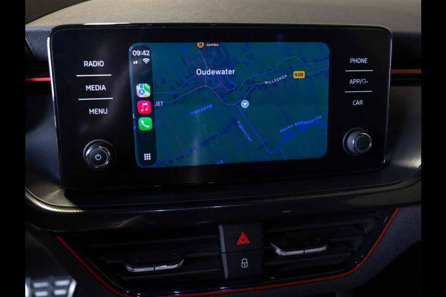 Škoda Kamiq 1.5 TSI ACT Monte Carlo / 150pk / Panorama dak / Achteruitrij camera / Stoel en stuur verwarming /