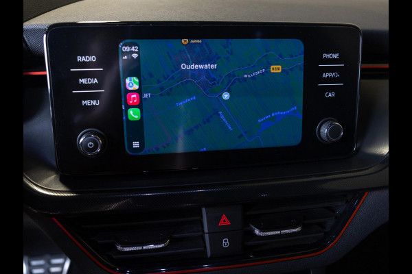 Škoda Kamiq 1.5 TSI ACT Monte Carlo / 150pk / Panorama dak / Achteruitrij camera / Stoel en stuur verwarming /