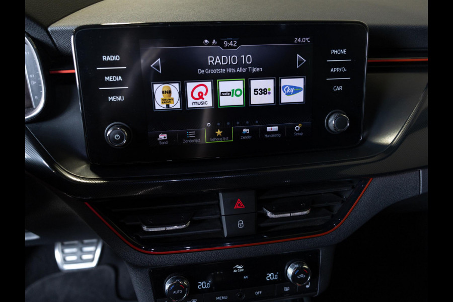Škoda Kamiq 1.5 TSI ACT Monte Carlo / 150pk / Panorama dak / Achteruitrij camera / Stoel en stuur verwarming /