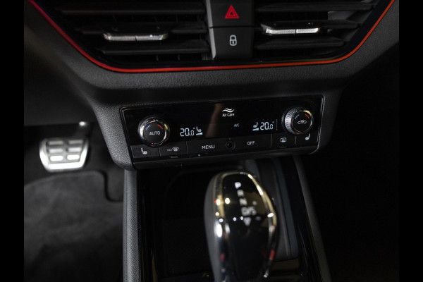 Škoda Kamiq 1.5 TSI ACT Monte Carlo / 150pk / Panorama dak / Achteruitrij camera / Stoel en stuur verwarming /