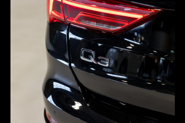 Audi Q3 35 TFSI 2x S-Line edition / 150pk / Panorama dak / Dodehoek herkenning /