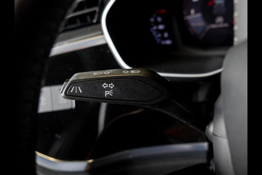 Audi Q3 35 TFSI 2x S-Line edition / 150pk / Panorama dak / Dodehoek herkenning /