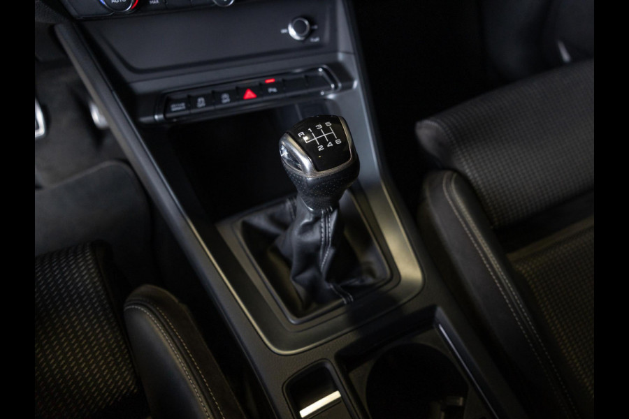 Audi Q3 35 TFSI 2x S-Line edition / 150pk / Panorama dak / Dodehoek herkenning /
