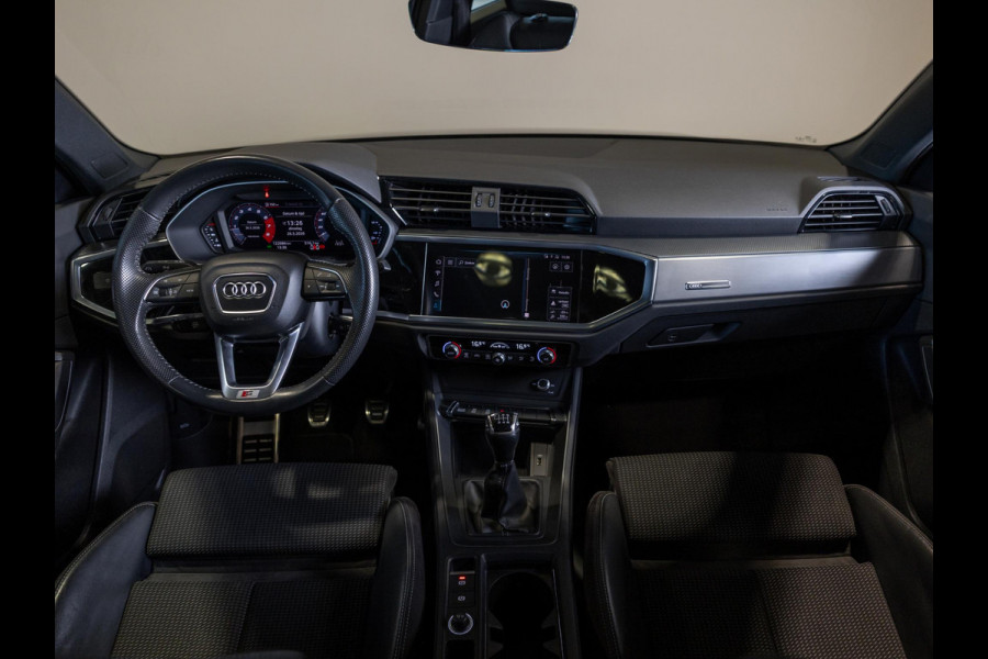 Audi Q3 35 TFSI 2x S-Line edition / 150pk / Panorama dak / Dodehoek herkenning /
