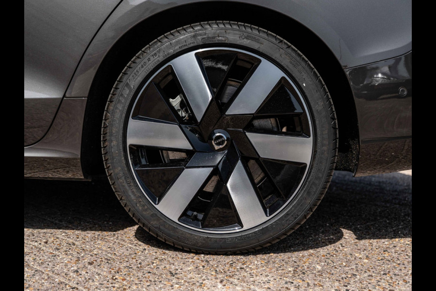 Volvo V60 2.0 T6 Plug-in hybrid AWD Plus Dark | Pano | Surround View | H/K Sound